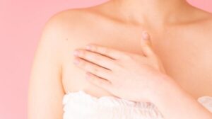 乳首の黒ずみはどうすれば薄くなるの？黒くなる理由や対処法を徹底解説！｜紀尾井町プラザクリニック